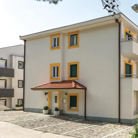 Amazing In With House Sea View Daire Makarska